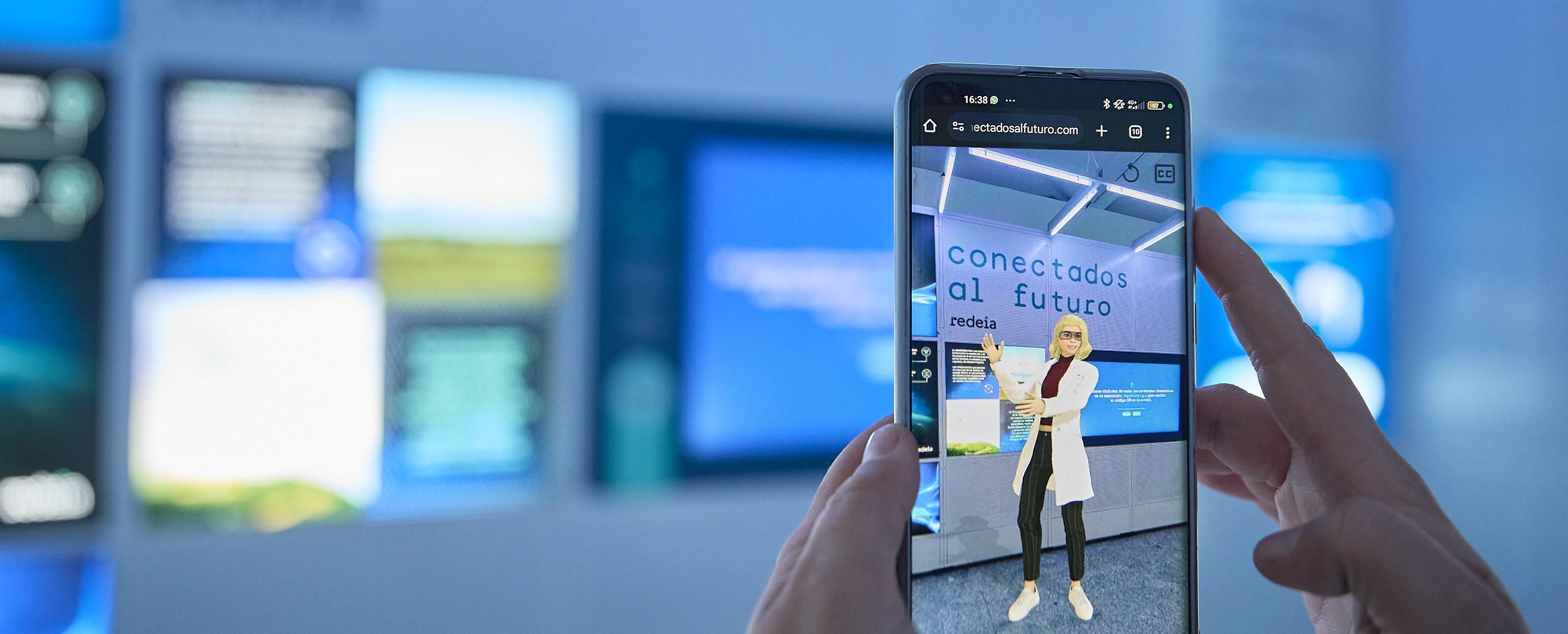 La 'Doctora Volta', un avatar en realidad virtual guía el recorrido de la exposición que se puede visitar en Ponferrada.