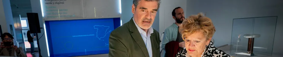 La diputada foral de cultura y deporte de la Diputación Foral de Álava, Ana del Val y el delegado en la zona norte de Redeia, Antonio González Urquijo. La diputada foral de cultura y deporte de la Diputación Foral de Álava, Ana del Val y el delegado en la zona norte de Redeia, Antonio González Urquijo.