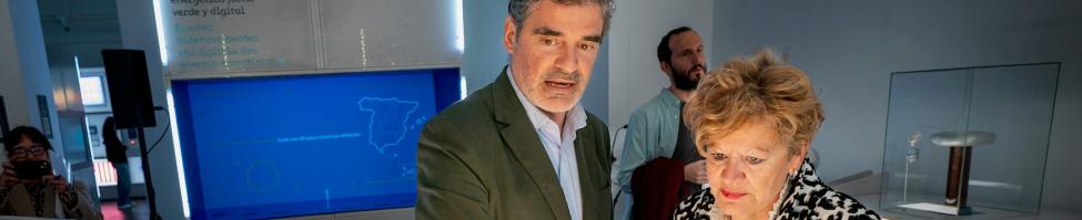 La diputada foral de cultura y deporte de la Diputación Foral de Álava, Ana del Val y el delegado en la zona norte de Redeia, Antonio González Urquijo. La diputada foral de cultura y deporte de la Diputación Foral de Álava, Ana del Val y el delegado en la zona norte de Redeia, Antonio González Urquijo.