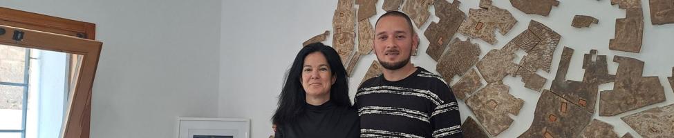 La delegada de Redeia en Castilla-La Mancha, Patricia Crego, visita la oficina de turismo de Letur, acompañada del alcalde, Sergio Marin. La delegada de Redeia en Castilla-La Mancha, Patricia Crego, visita la oficina de turismo de Letur, acompañada del alcalde, Sergio Marin.