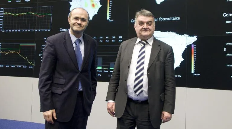 De izqda a dcha: Luis Atienza y Herbert Reul durante la visita al centro de Control de Regimen Especial