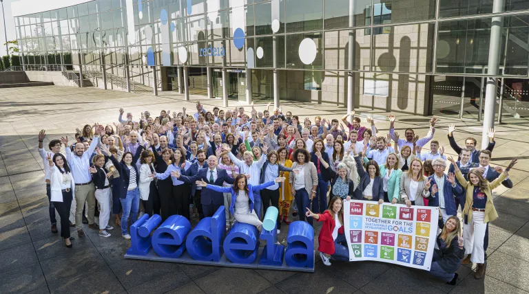 Redeia levanta una vez más la bandera de los ODS