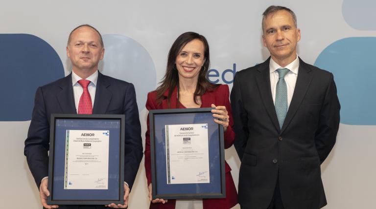 CEO y presidenta de Redeia, junto al CEO de AENOR.