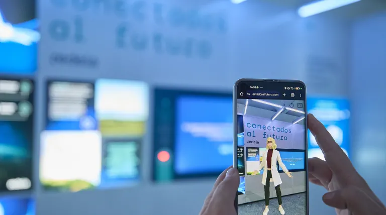 La 'Doctora Volta', un avatar en realidad virtual guía el recorrido de la exposición que se puede visitar en Ponferrada.