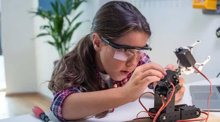 266 female students from 28 provinces have participated in the 4th edition of the RedeSTEAM contest