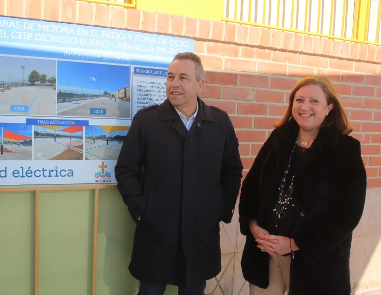 Mayor fo Abanilla, José Antonio Blasco, and edeia’s delegate for Eastern Spain, Maite Vela, visit the renovated facilities.