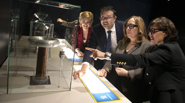 La directora corporativa de Redeia, Miryam Aguilar, durante la inauguración de 'Conectados al futuro'.