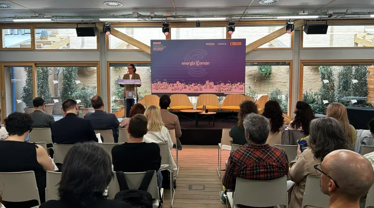La directora de Desarrollo Sostenibile de Redeia, Laura Quintana, participa en la presentación del III Informe de Indicadores de Comunidades Energéticas.