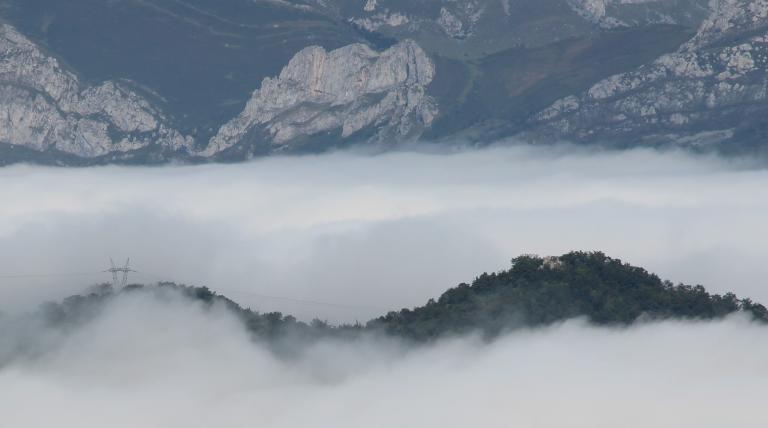 Montañas con niebla