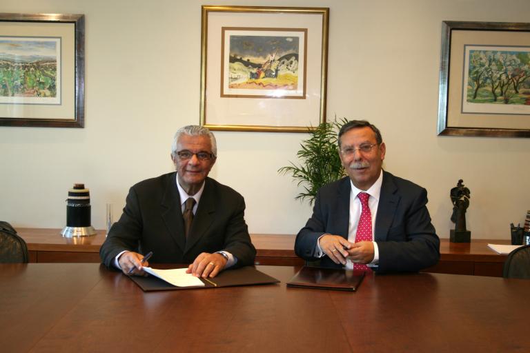 El presidente de ONS, Hermes J. Chipp, y el de Red Eléctrica de España, José Folgado, durante la firma del convenio