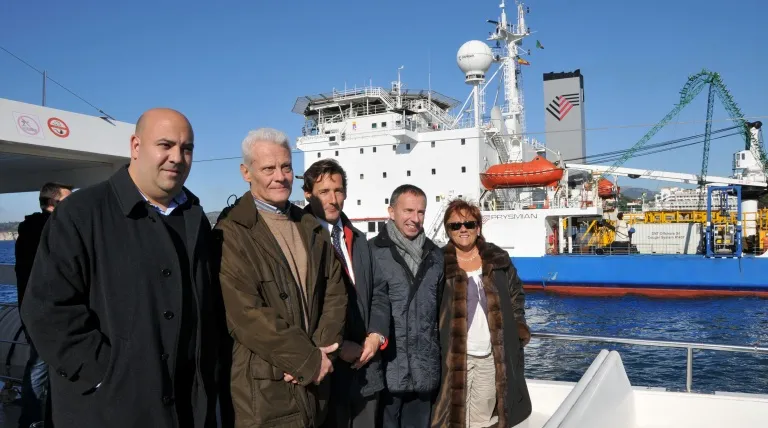 De izquierda a derecha, Jaume Martínez Llabrés, director de Ordenación del Territorio del Ayuntamiento de Calvià; Alberto Granda, director de Construcción de Red Eléctrica; Ramón Granadino, director de Red Eléctrica en Baleares; Carlos Delgado, alcalde de Calvià; y Francesca Vives, consejera de Comercio, Industria y Energía del Gobierno Balear.