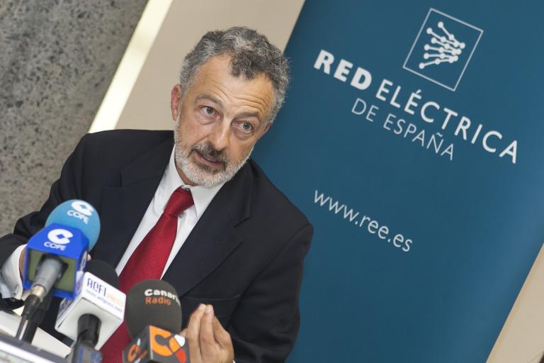 El director de Red Eléctrica en Canarias, Santiago Marín, durante la presentación del balance.