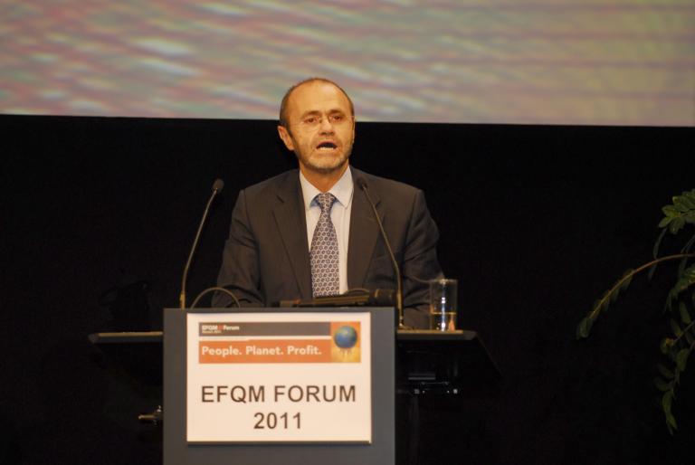 El presidente de Red Eléctrica, Luis Atienza, durante la entrega de los premios EF QM