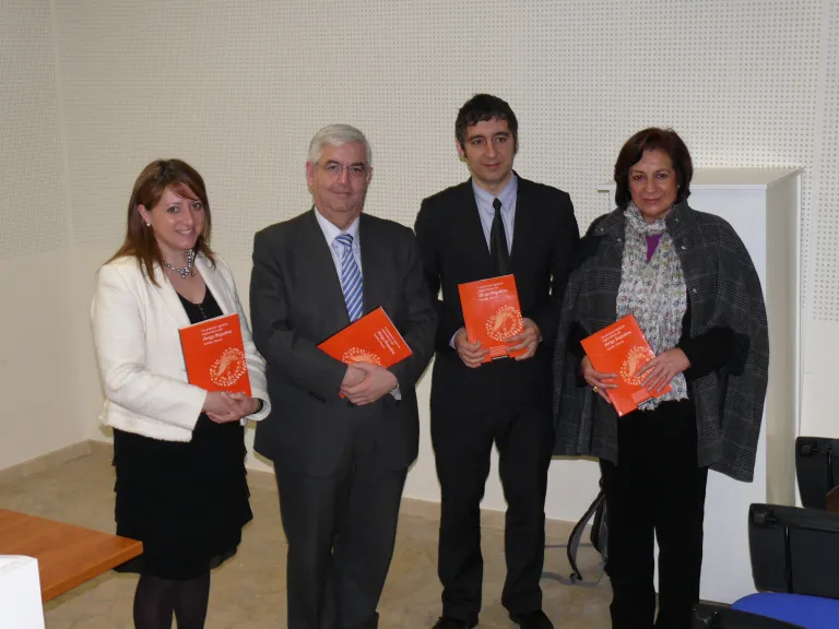 La delegada de Red Eléctrica en Murcia, Maite Vela; el alcalde de Jumilla, Enrique Jiménez; el consejero de Cultura y Turismo, Pedro Alberto Cruz; y la concejal de Cultura, María Dolores Fernández, durante la presentación del libro.