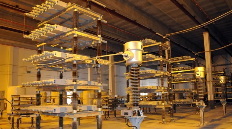 Interior de la estación conversora de Santa Ponsa (Mallorca).