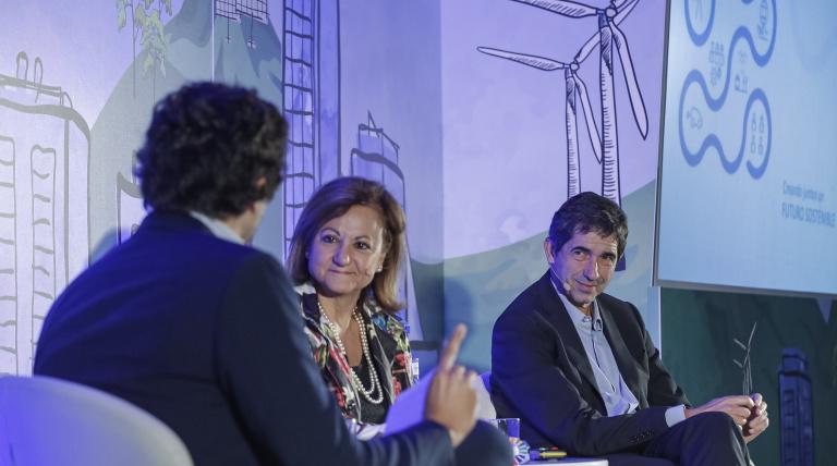 Cristina Gallach y Carlos Mataix, Alta Comisionada para la Agenda 2030, y Carlos Mataix, Director del Centro de Innovación en Tecnología para el Desarrollo Humano de la Universidad Politécnica de Madrid