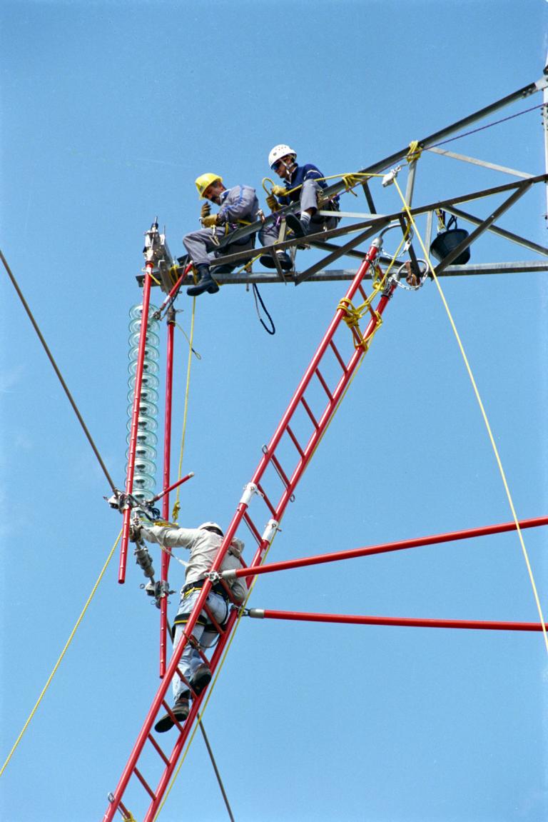Sustitución de cadena de aisladores de suspensión