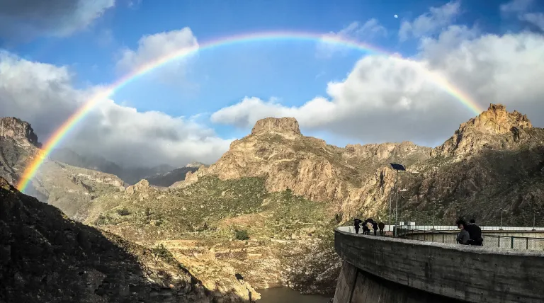 Para el desarrollo de proyectos de almacenamiento de energía en Canarias, como la central hidroeléctrica de bombeo entre los embalses de Chira y Soria.