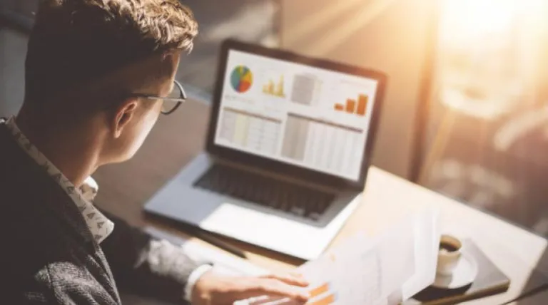 What information does Red Eléctrica offer its stakeholders?