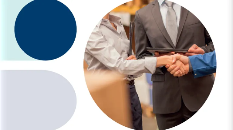 Personas estrechando la mano