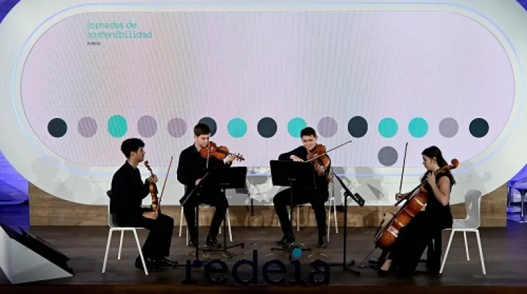 Closing musical performance