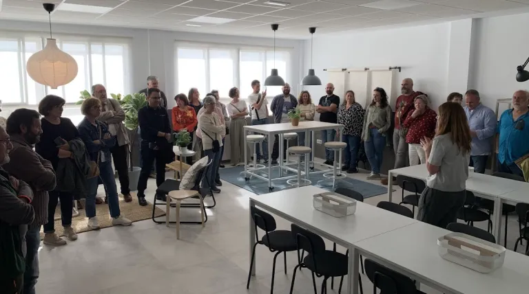 Momento de la presentación del espacio a cargo de la diseñadora.