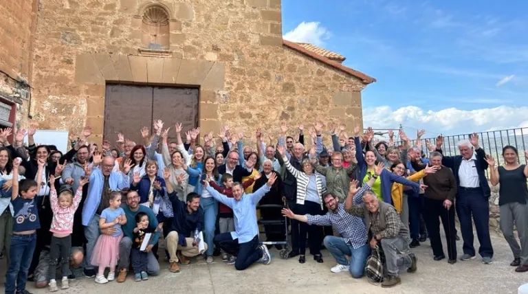Vecinos y asistentes a la presentación del espacio.