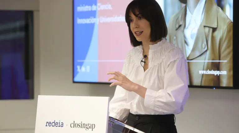 La ministra de Ciencia, Innovación y Universidades, Diana Morant, cerrando el acto.