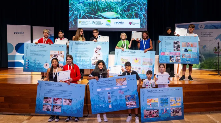 Siete paneles informativos explican los proyectos realizados por los alumnos de los 'centros posidónicos' en Mallorca.