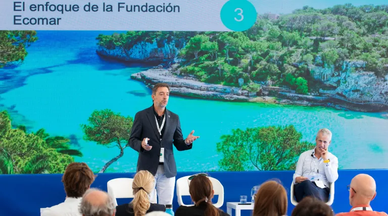 El responsable de Proyectos Científicos de Fundación Ecomar, Gastón Cedrone, y el jefe de Medio Ambiente de Red Eléctrica, Fernando Crespo, exponen el enfoque de la alianza creada por ambas entidades para conservar ecosistemas marinos.