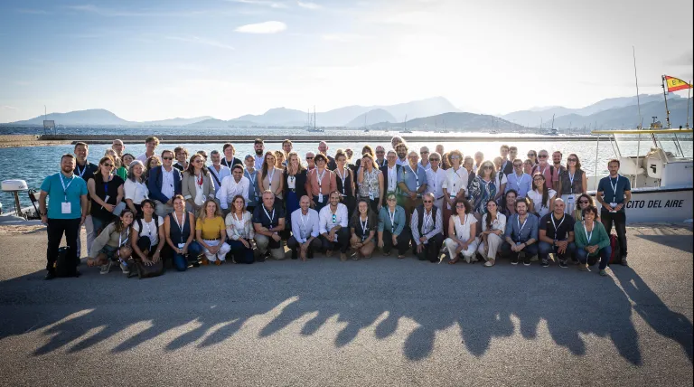 Family photo of participants in the Scientific Seminar beside Bay of Pollença (Mallorca). 