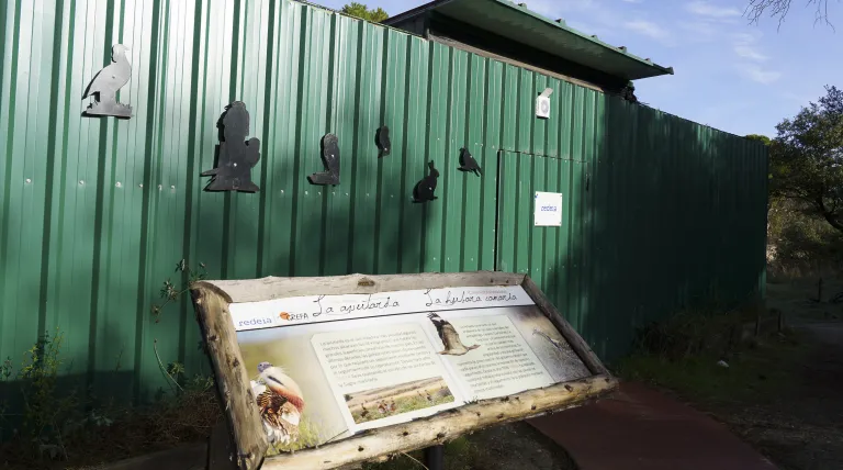 Panel informativo en el acceso al espacio de esteparias.
